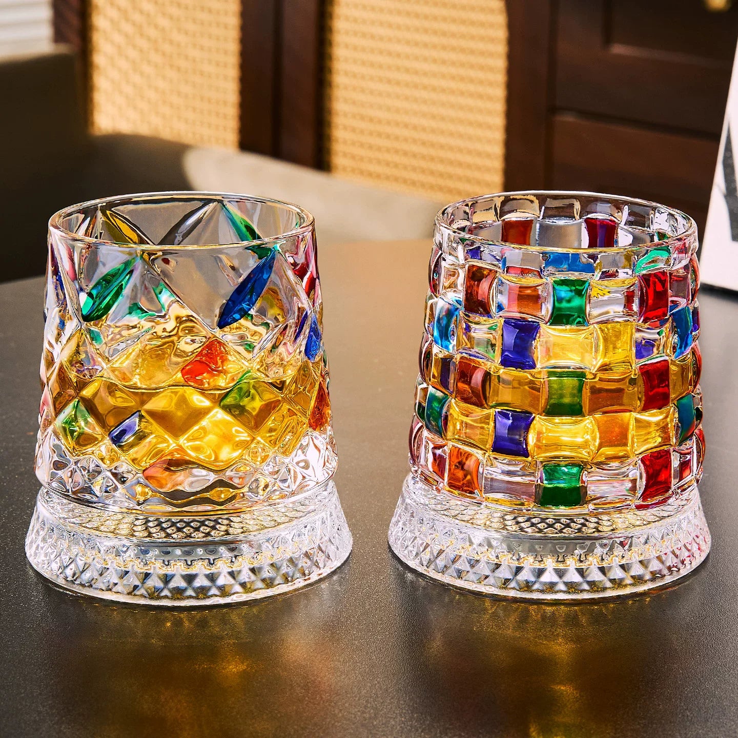 Rotating Whiskey Glass with Glass Base – 360° Crystal Cocktail Glass