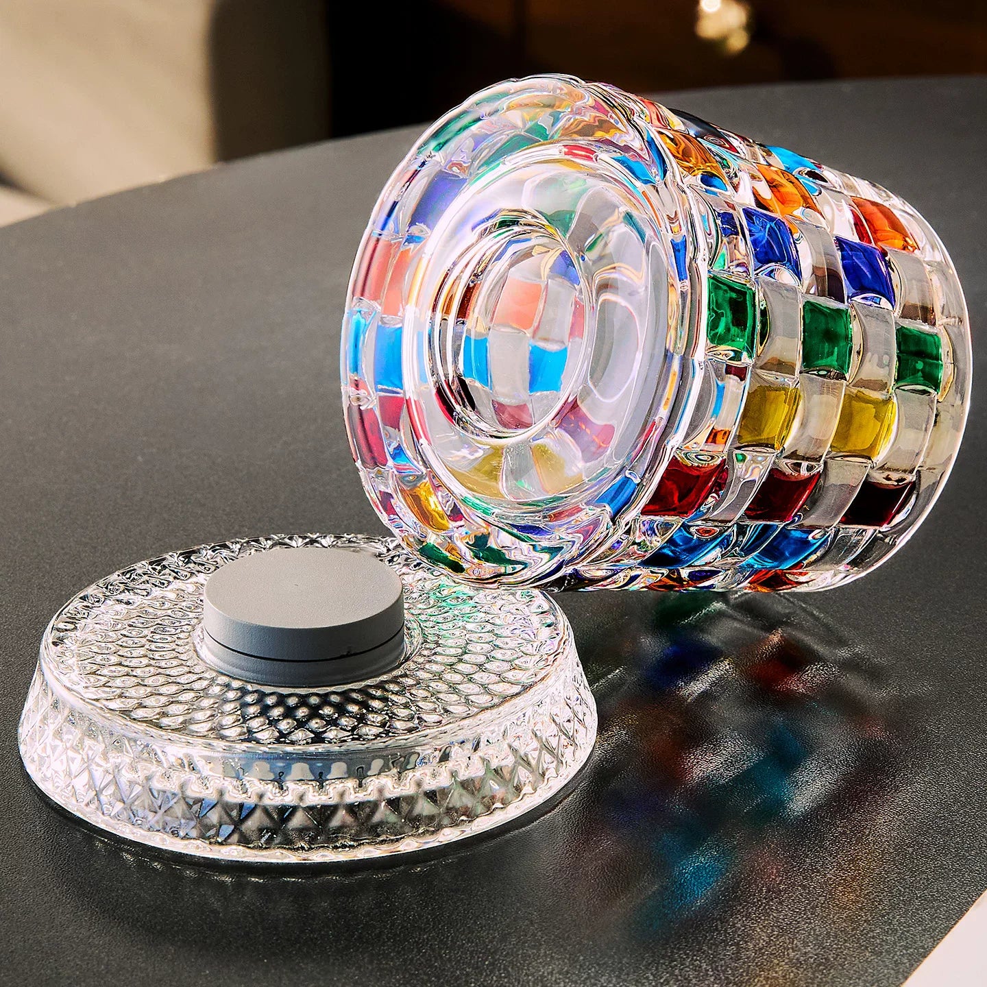 Rotating Whiskey Glass with Glass Base – 360° Crystal Cocktail Glass